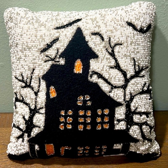 Other - Beautiful beaded Halloween 👻 🎃 Pillow - NWOT